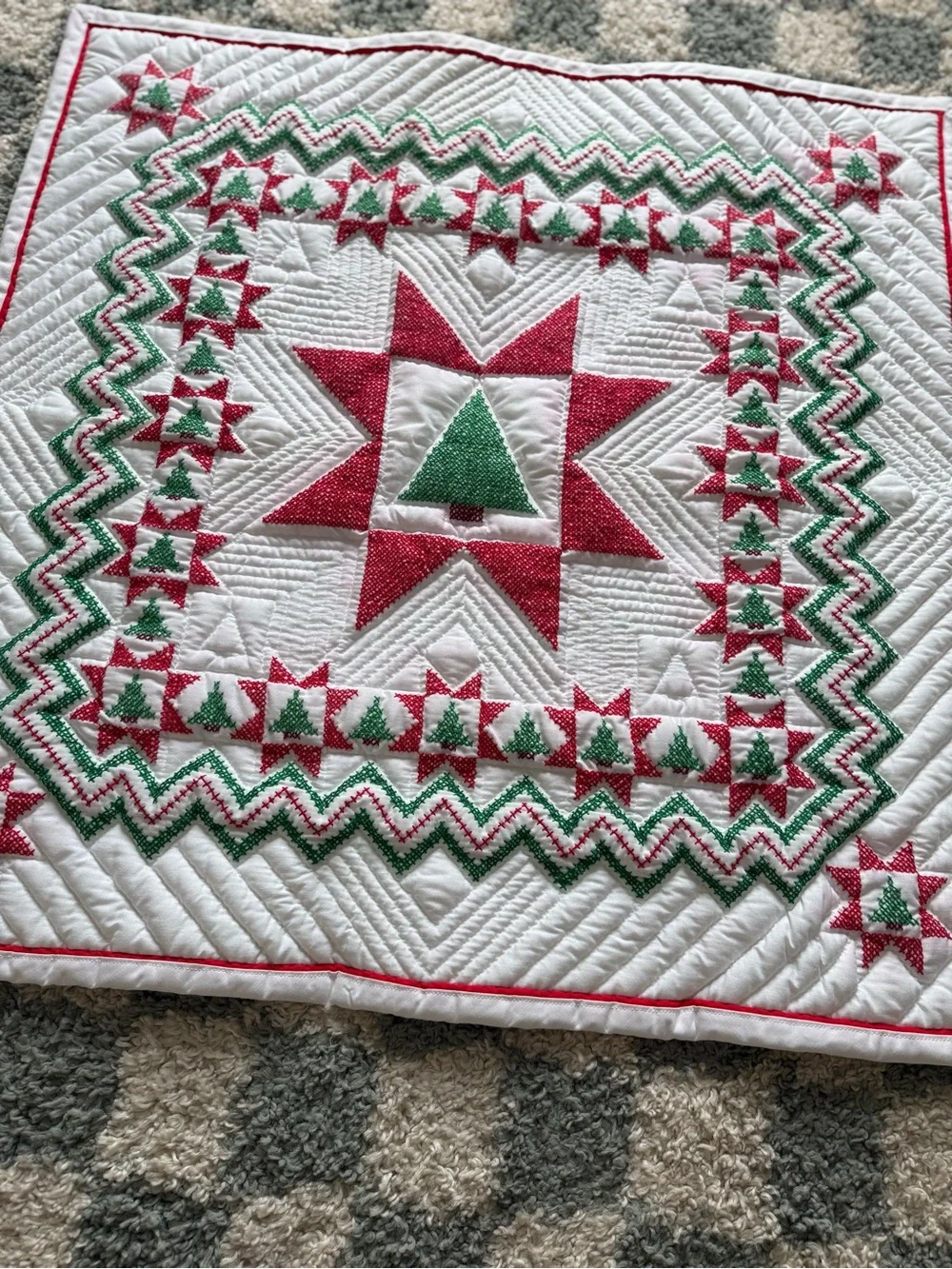 VTG Christmas Tree Star Quilt Holiday Hanging Quilt Mini White Red Green